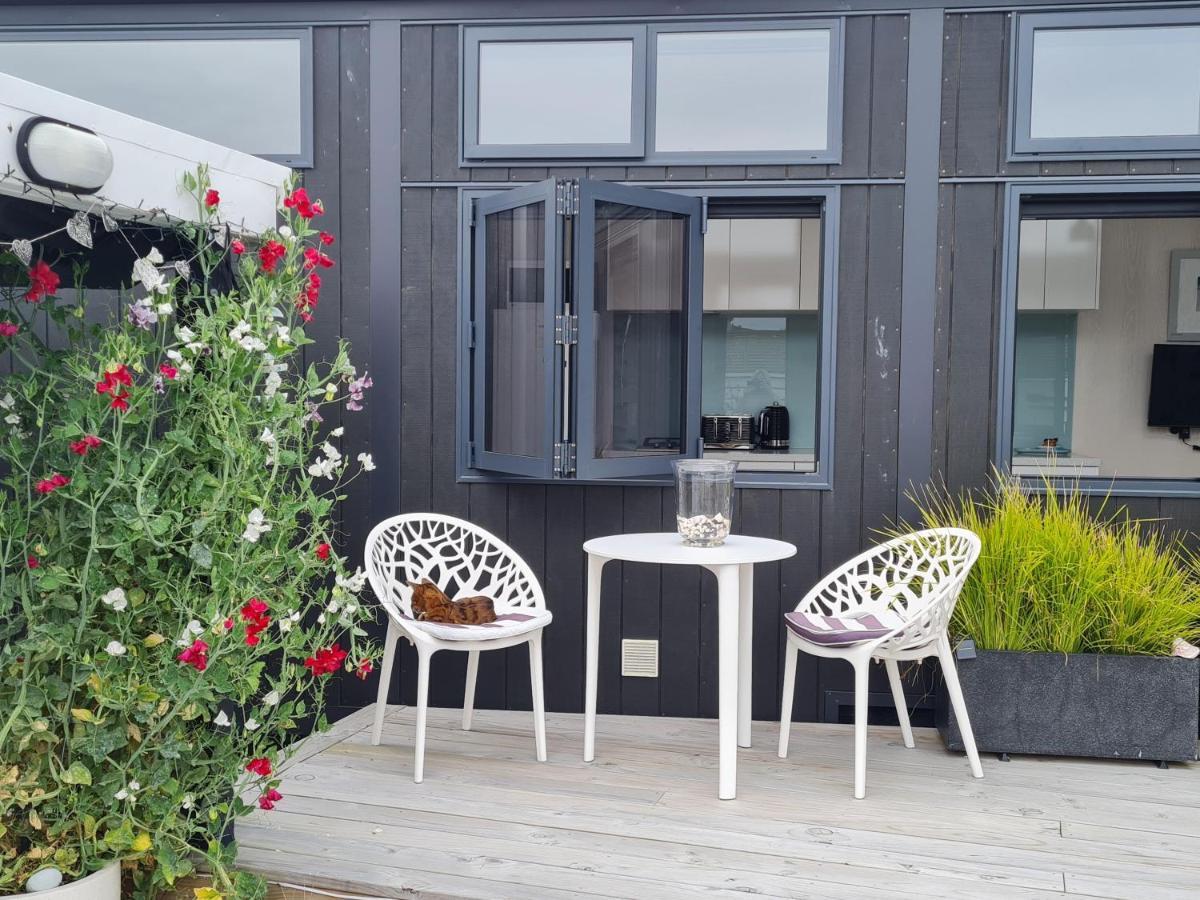 Aroha Tiny House Peka Peka Lägenhet Waikanae Exteriör bild
